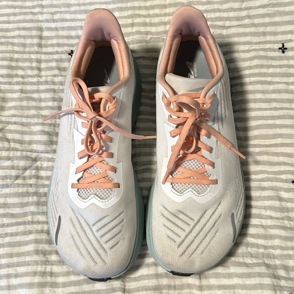 Altra FWD Experience Women’ssize 9.5 running shoe. Excellent condition